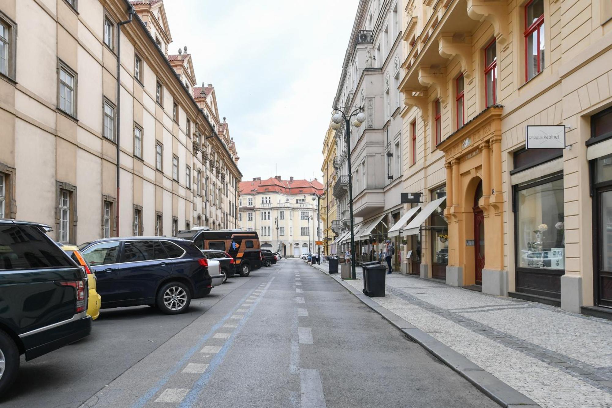 Stunning Charles Bridge Apartment Prague Exterior photo